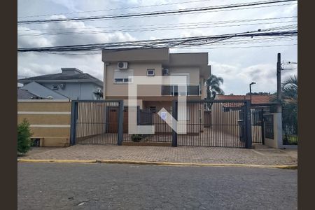 Casa à venda com 145m², 5 quartos e 2 vagas Casa à venda com 145m², 5 quartos e 2 vagasFachada