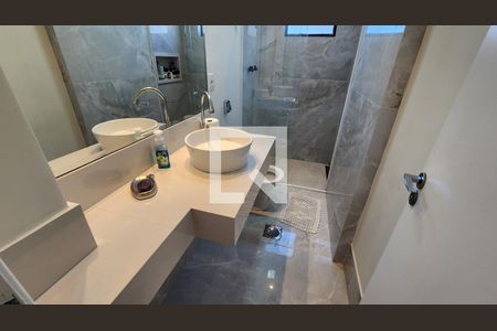 Apartamento para alugar com 329m², 4 quartos e 4 vagas Apartamento para alugar com 329m², 4 quartos e 4 vagasBanheiro da Suíte 2