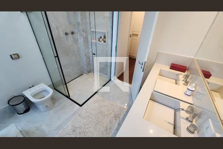 Apartamento para alugar com 329m², 4 quartos e 4 vagas Apartamento para alugar com 329m², 4 quartos e 4 vagasBanheiro da Suíte 1