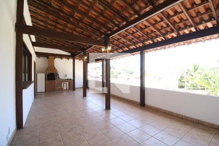 Casa de condomínio à venda com 204m², 4 quartos e 2 vagasVaranda