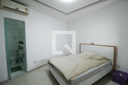 Casa de condomínio à venda com 204m², 4 quartos e 2 vagasSuíte