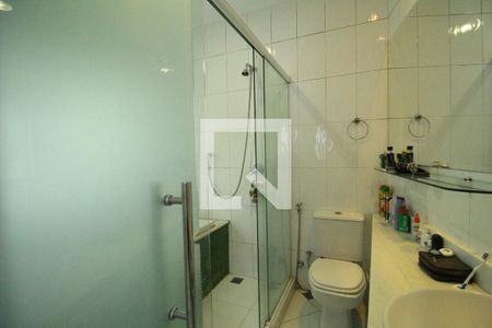 Casa de condomínio à venda com 204m², 4 quartos e 2 vagasBanheiro da suíte