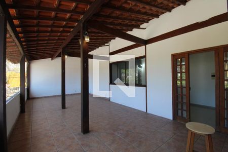 Casa de condomínio à venda com 204m², 4 quartos e 2 vagasVaranda