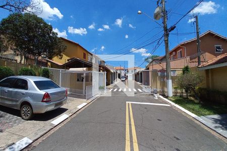 Casa de condomínio à venda com 130m², 3 quartos e 2 vagas Casa de condomínio à venda com 130m², 3 quartos e 2 vagasFachada e Portaria