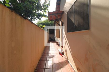 Casa à venda com 334m², 3 quartos e 4 vagasQuintal lateral