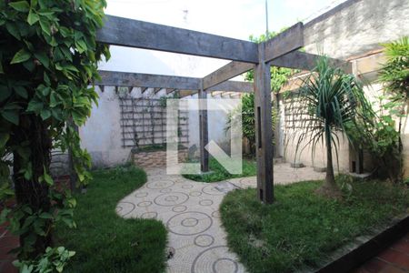 Casa à venda com 334m², 3 quartos e 4 vagasFundos da casa