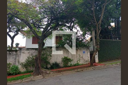 Casa à venda com 285m², 4 quartos e 5 vagas Casa à venda com 285m², 4 quartos e 5 vagasFachada