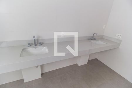 Apartamento à venda com 708m², 4 quartos e 7 vagas Apartamento à venda com 708m², 4 quartos e 7 vagasDetalhe do Banheiro da Suite