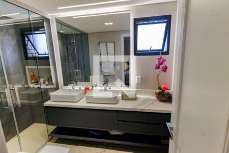 Apartamento à venda com 197m², 4 quartos e 3 vagasBanheiro da Suíte 2