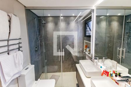 Apartamento à venda com 197m², 4 quartos e 3 vagasBanheiro da Suíte 2