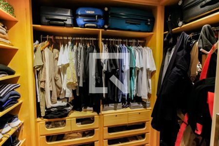 Apartamento à venda com 197m², 4 quartos e 3 vagasCloset da suíte 2
