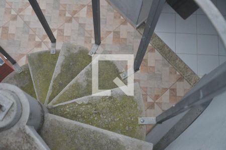 Casa à venda com 186m², 2 quartos e 3 vagasEscada