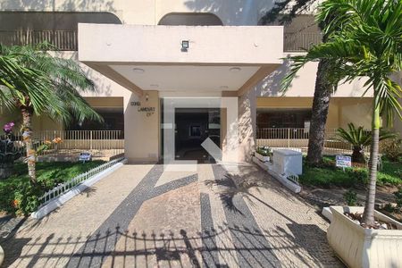 Apartamento à venda com 55m², 2 quartos e 1 vaga Apartamento à venda com 55m², 2 quartos e 1 vagaFachada