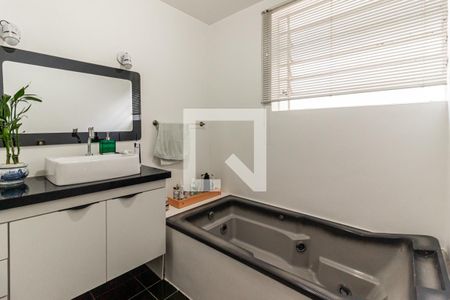 Apartamento à venda com 300m², 3 quartos e 3 vagas Apartamento à venda com 300m², 3 quartos e 3 vagasBanheiro da Suíte