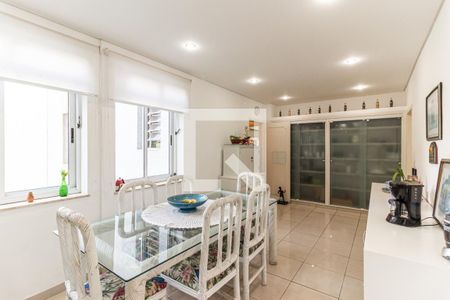 Apartamento à venda com 300m², 3 quartos e 3 vagas Apartamento à venda com 300m², 3 quartos e 3 vagasCopa