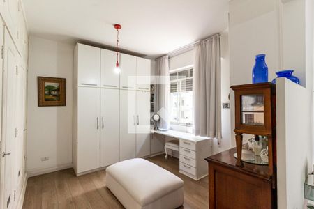 Apartamento à venda com 300m², 3 quartos e 3 vagas Apartamento à venda com 300m², 3 quartos e 3 vagasCloset da Suíte