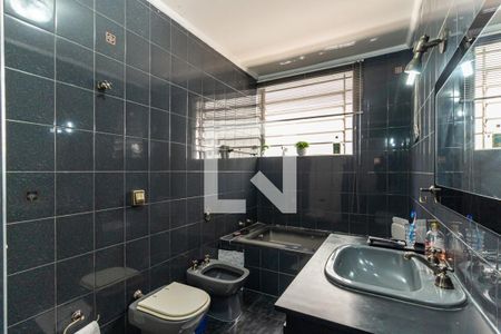Apartamento à venda com 300m², 3 quartos e 3 vagas Apartamento à venda com 300m², 3 quartos e 3 vagasBanheiro 2