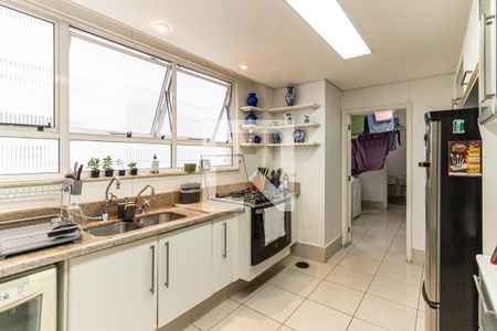 Apartamento à venda com 300m², 3 quartos e 3 vagas Apartamento à venda com 300m², 3 quartos e 3 vagasCozinha