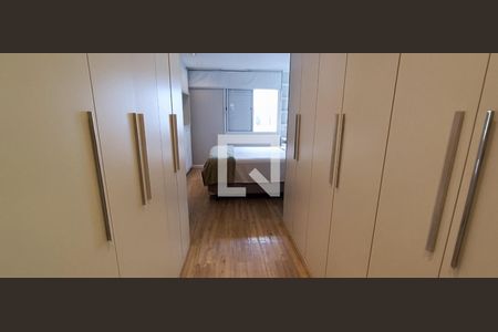 Apartamento à venda com 145m², 3 quartos e 3 vagas Apartamento à venda com 145m², 3 quartos e 3 vagasCloset da Suíte Master