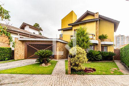 Casa de condomínio à venda com 310m², 4 quartos e 4 vagas Casa de condomínio à venda com 310m², 4 quartos e 4 vagasFachada