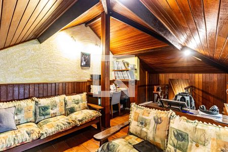 Casa de condomínio à venda com 310m², 4 quartos e 4 vagas Casa de condomínio à venda com 310m², 4 quartos e 4 vagasEscritório