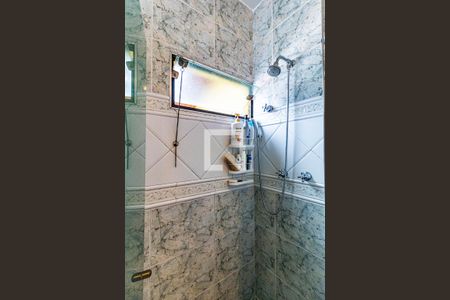 Casa de condomínio à venda com 310m², 4 quartos e 4 vagas Casa de condomínio à venda com 310m², 4 quartos e 4 vagasSuíte 01 - Banheiro