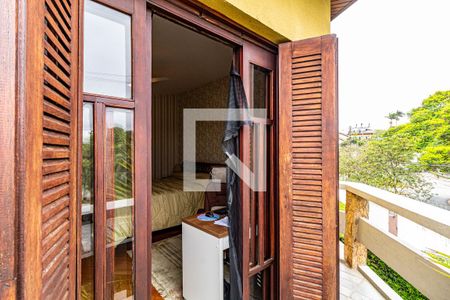 Casa de condomínio à venda com 310m², 4 quartos e 4 vagas Casa de condomínio à venda com 310m², 4 quartos e 4 vagasSuíte 01 - Varanda