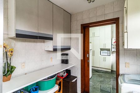 Casa de condomínio à venda com 310m², 4 quartos e 4 vagas Casa de condomínio à venda com 310m², 4 quartos e 4 vagasLavanderia