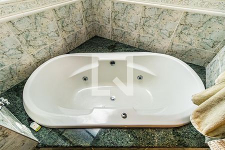 Casa de condomínio à venda com 310m², 4 quartos e 4 vagas Casa de condomínio à venda com 310m², 4 quartos e 4 vagasSuíte 01 - Banheiro