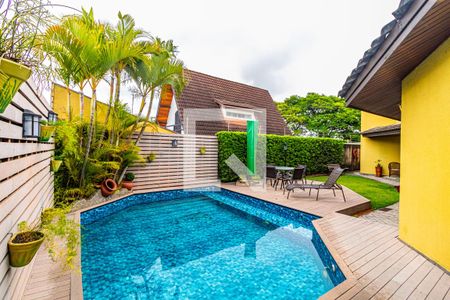 Casa de condomínio à venda com 310m², 4 quartos e 4 vagas Casa de condomínio à venda com 310m², 4 quartos e 4 vagasPiscina