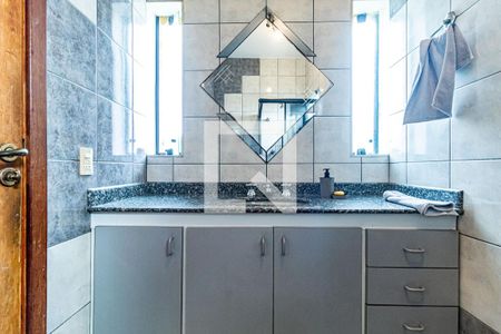 Casa de condomínio à venda com 310m², 4 quartos e 4 vagas Casa de condomínio à venda com 310m², 4 quartos e 4 vagasSuíte 03 - Banheiro