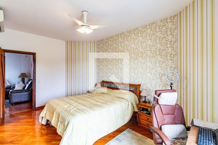 Casa de condomínio à venda com 310m², 4 quartos e 4 vagas Casa de condomínio à venda com 310m², 4 quartos e 4 vagasSuíte 01