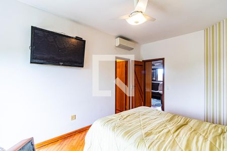 Casa de condomínio à venda com 310m², 4 quartos e 4 vagas Casa de condomínio à venda com 310m², 4 quartos e 4 vagasSuíte 01