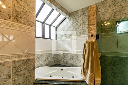 Casa de condomínio à venda com 310m², 4 quartos e 4 vagas Casa de condomínio à venda com 310m², 4 quartos e 4 vagasSuíte 01 - Banheiro