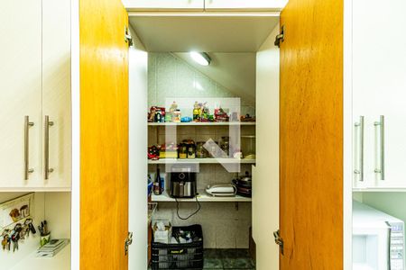 Casa de condomínio à venda com 310m², 4 quartos e 4 vagas Casa de condomínio à venda com 310m², 4 quartos e 4 vagasCozinha - Despensa