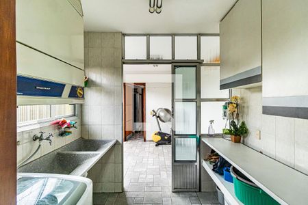 Casa de condomínio à venda com 310m², 4 quartos e 4 vagas Casa de condomínio à venda com 310m², 4 quartos e 4 vagasLavanderia