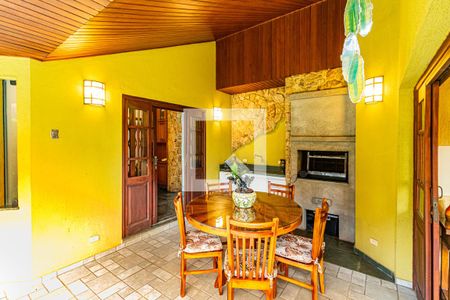 Casa de condomínio à venda com 310m², 4 quartos e 4 vagas Casa de condomínio à venda com 310m², 4 quartos e 4 vagasChurrasqueira