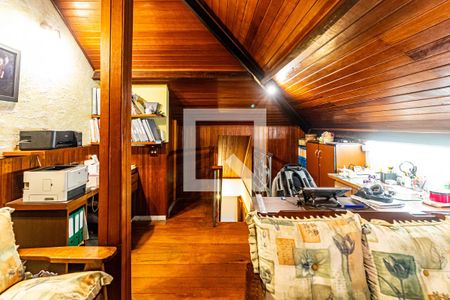 Casa de condomínio à venda com 310m², 4 quartos e 4 vagas Casa de condomínio à venda com 310m², 4 quartos e 4 vagasEscritório