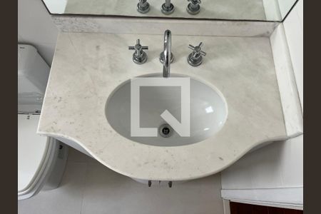 Apartamento à venda com 230m², 4 quartos e 3 vagasBanheiro da Suíte 2