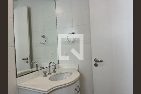 Apartamento à venda com 230m², 4 quartos e 3 vagasBanheiro da Suíte 3