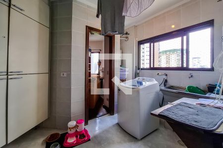 Apartamento à venda com 190m², 4 quartos e 3 vagas Apartamento à venda com 190m², 4 quartos e 3 vagasÁrea de Serviço