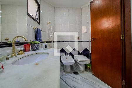Apartamento à venda com 190m², 4 quartos e 3 vagas Apartamento à venda com 190m², 4 quartos e 3 vagasBanheiro da Suíte 1