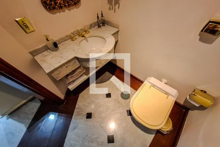 Apartamento à venda com 190m², 4 quartos e 3 vagas Apartamento à venda com 190m², 4 quartos e 3 vagasLavabo