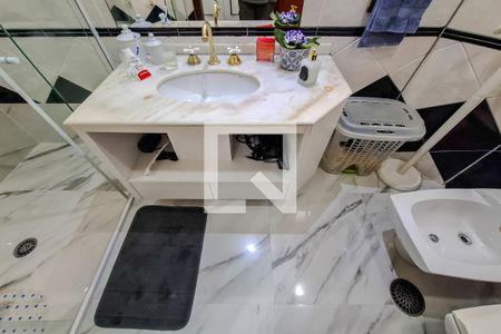 Apartamento à venda com 190m², 4 quartos e 3 vagas Apartamento à venda com 190m², 4 quartos e 3 vagasBanheiro da Suíte 1