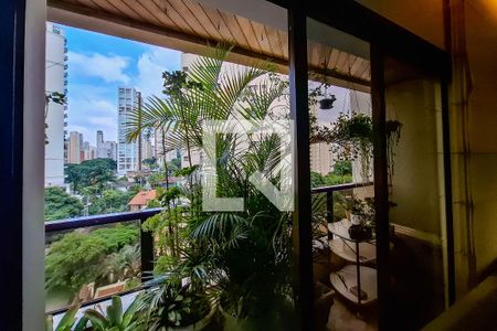 Apartamento à venda com 190m², 4 quartos e 3 vagas Apartamento à venda com 190m², 4 quartos e 3 vagasVaranda em L