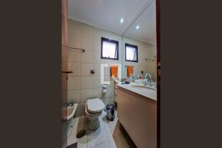 Apartamento à venda com 190m², 4 quartos e 3 vagas Apartamento à venda com 190m², 4 quartos e 3 vagasBanheiro da Suíte 2