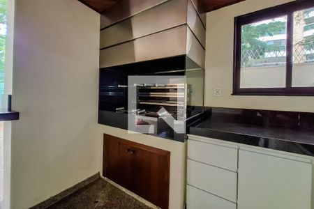 Apartamento à venda com 190m², 4 quartos e 3 vagas Apartamento à venda com 190m², 4 quartos e 3 vagasÁrea comum - Churrasqueira