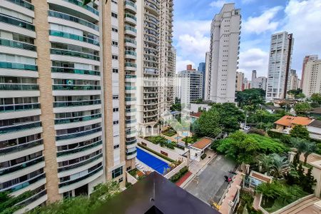 Apartamento à venda com 190m², 4 quartos e 3 vagas Apartamento à venda com 190m², 4 quartos e 3 vagasVaranda em L
