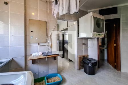 Apartamento à venda com 190m², 4 quartos e 3 vagas Apartamento à venda com 190m², 4 quartos e 3 vagasÁrea de Serviço