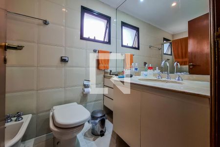 Apartamento à venda com 190m², 4 quartos e 3 vagas Apartamento à venda com 190m², 4 quartos e 3 vagasBanheiro da Suíte 2